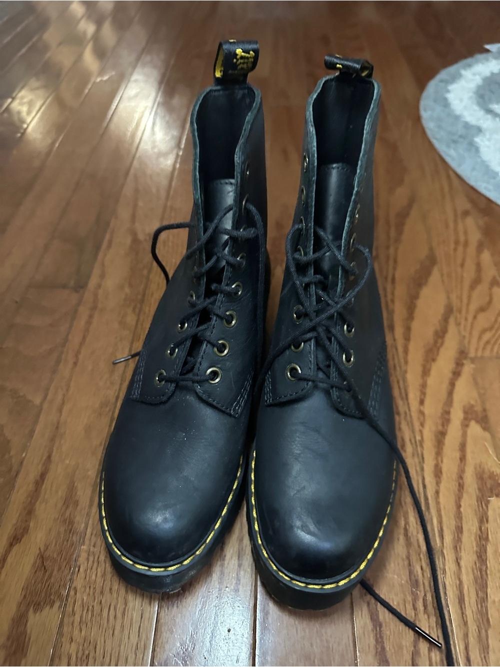 Dr Martens Shriver Hi Wyoming heeled ankle boots in black - W6